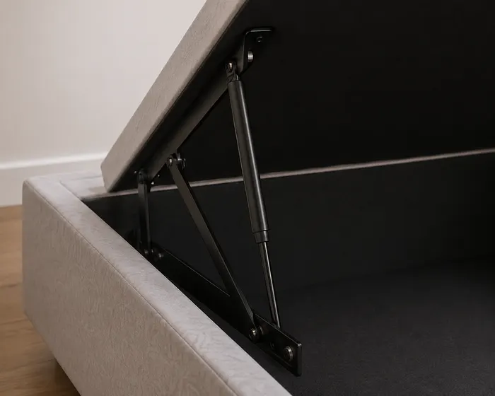 Detalle del herraje elevable de la Base cama Baúl
